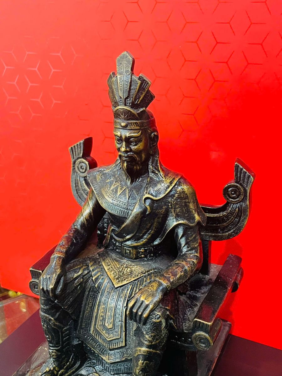 Tượng Lạc Long Quân chế tác thủ công bằng Đồng